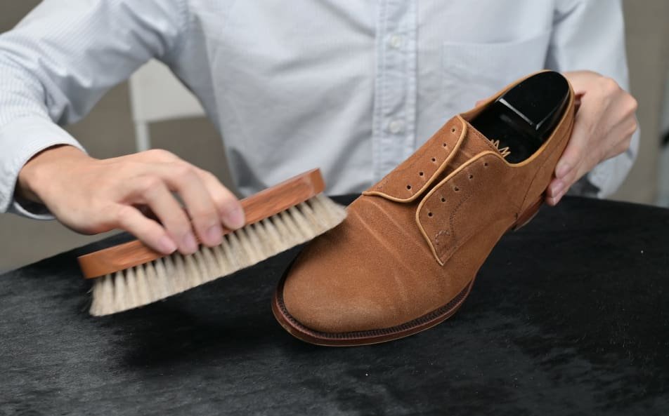 Cara Membersihkan Boots Suede dan Nubuck