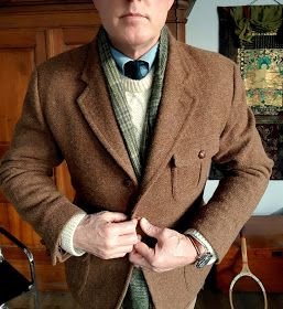 Norfolk Jacket: Jaket Klasik dengan Detail Sabuk dan Lipatan