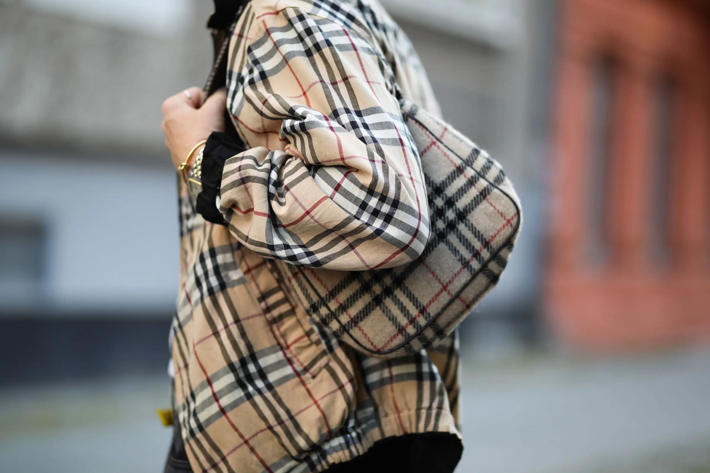Burberry Check: Motif Kotak Ikonik dari Inggris