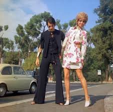Mod Style: Gaya Pria dan Wanita Era 60-an yang Kembali Hits