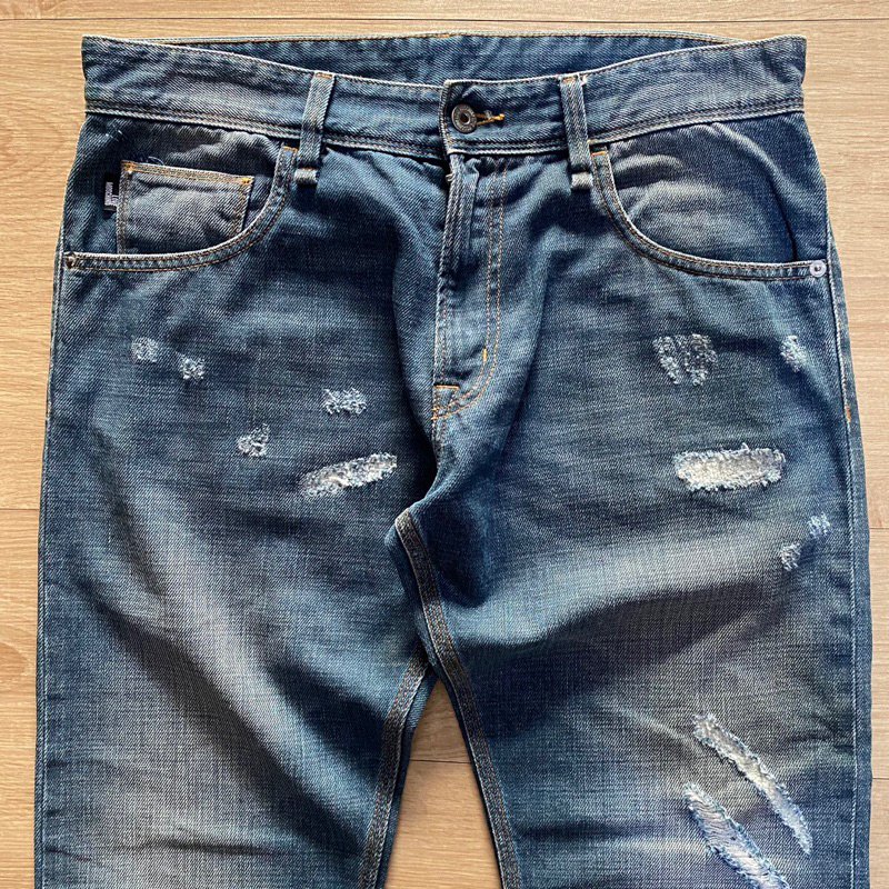 Love Moschino: Moschino Jeans dan Keberhasilan License Brand