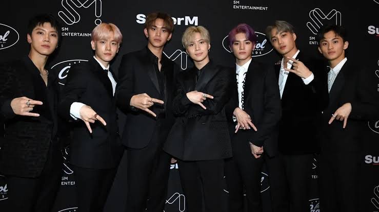 K-Pop Style: Gaya Berani yang Mendunia Bersama Idola