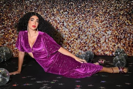 Disco Fashion: Ketika Kilauan Lampu Bertemu Kilauan Kostum